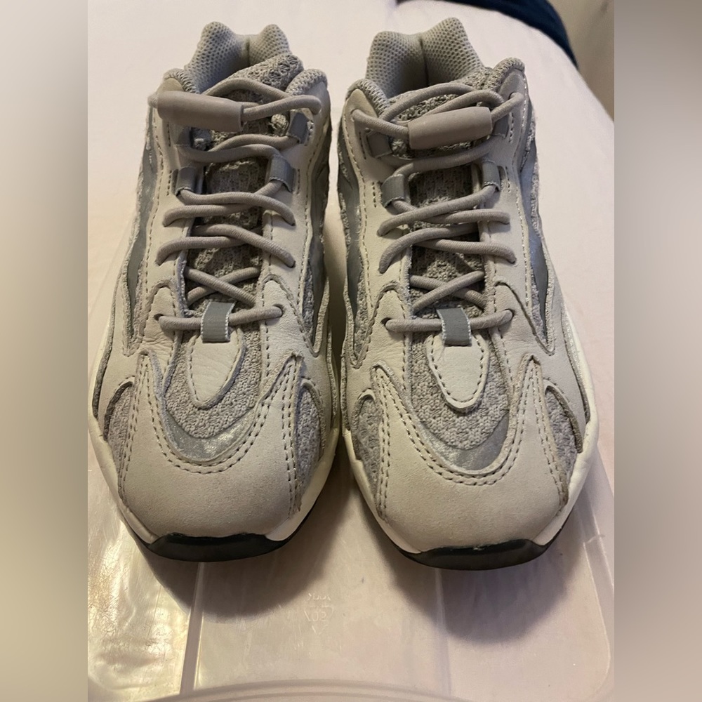 Adidas Yeezy boost 700 v2